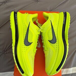 Nike Pegasus Premium Volt Men 9.5 Shoes HQ2592-700